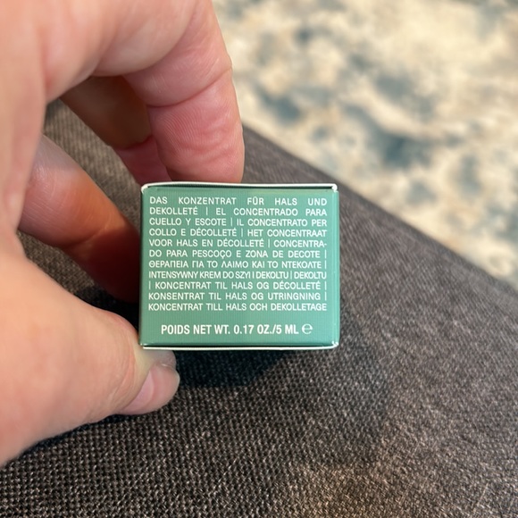 La Mer The Neck and Décolleté Concentrate - Picture 3 of 4